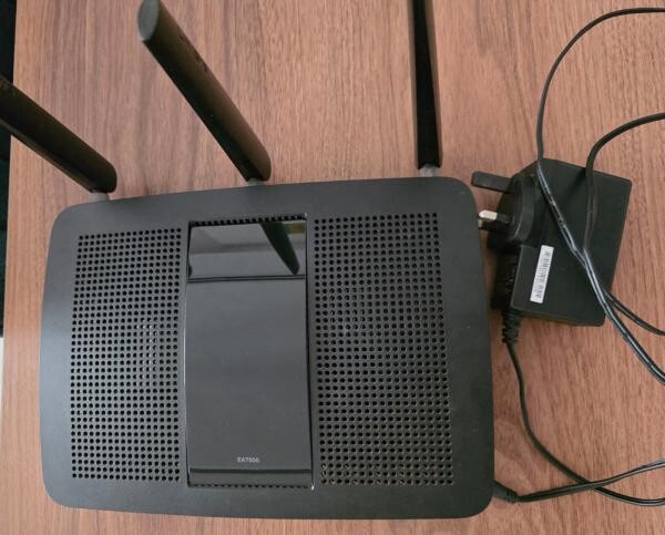 Linksys EA7500 V2 Wi-Fi Router - 1