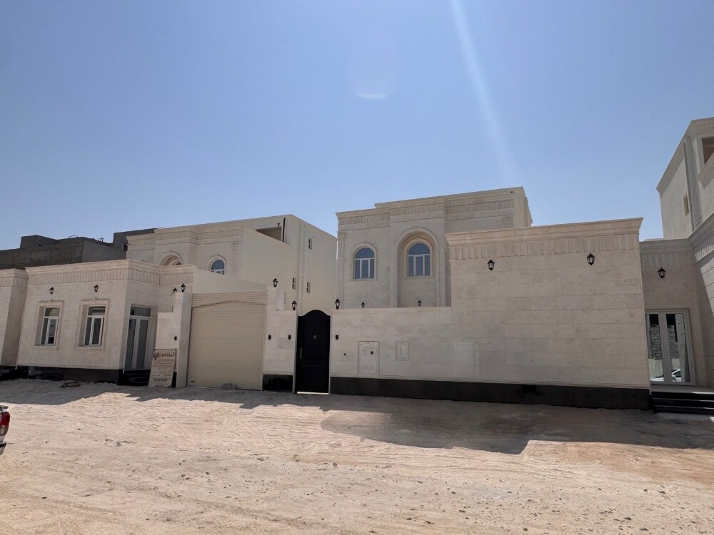 للبيع فلل جديدة في أم صلال على - 1