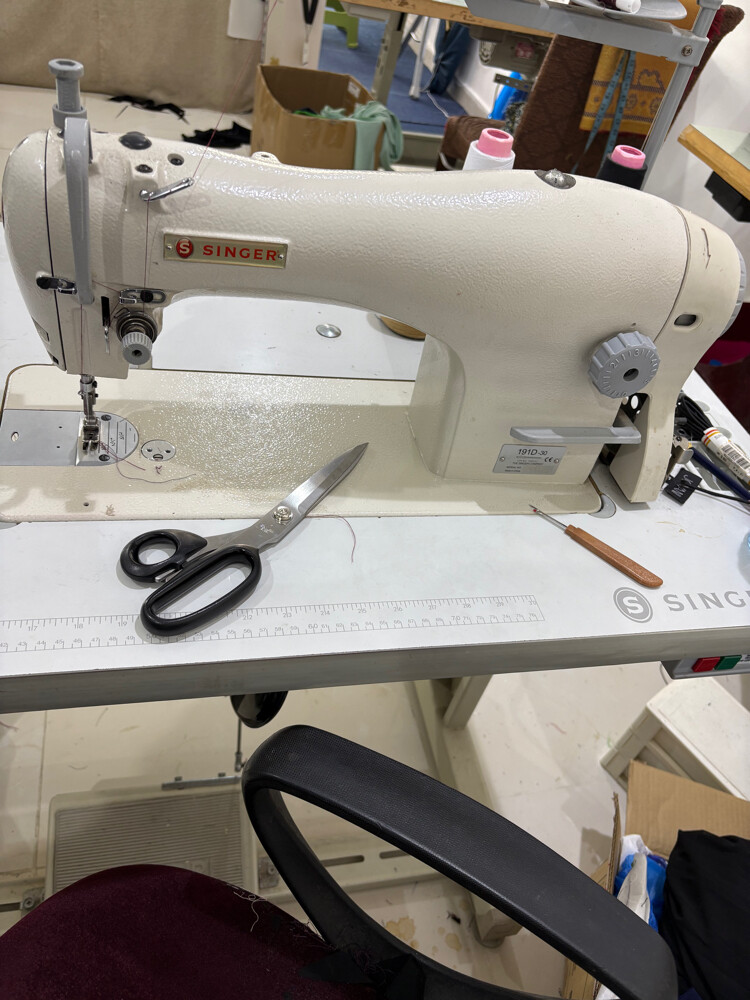 singer sewing machine  - 1