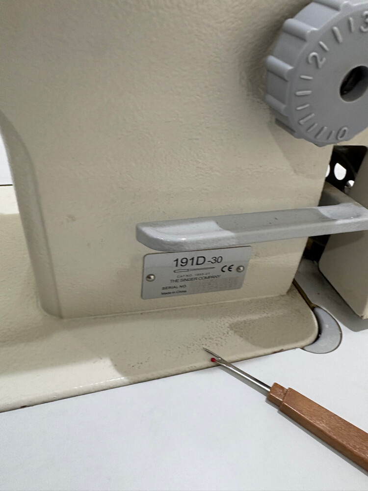 singer sewing machine  - 3