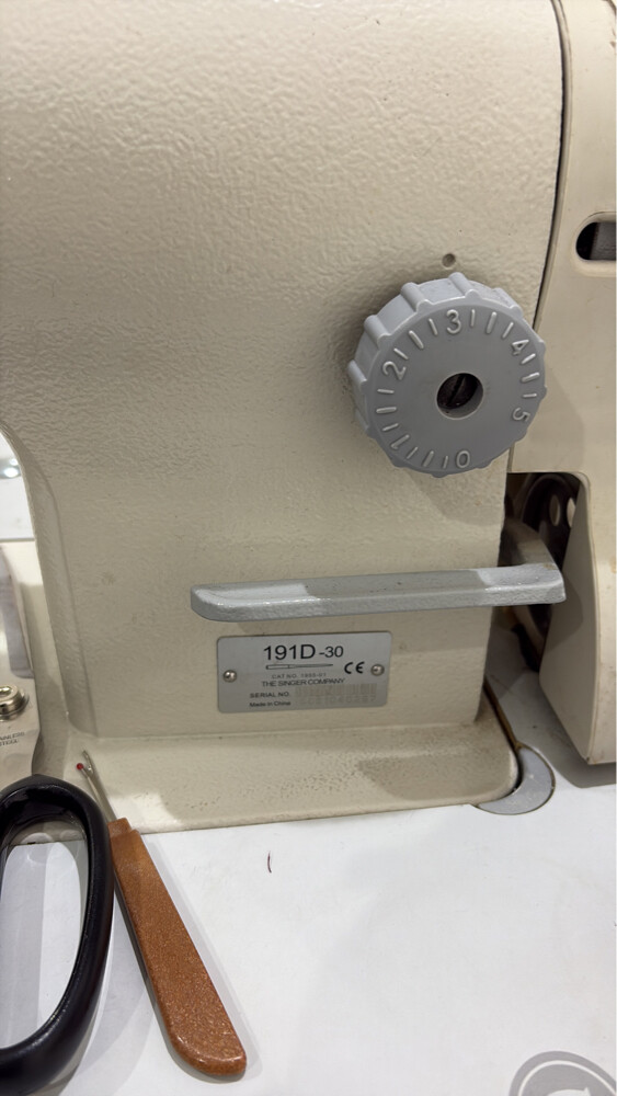 singer sewing machine  - 4