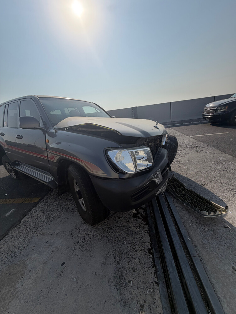 LC 100 - Accident Damaged - 3