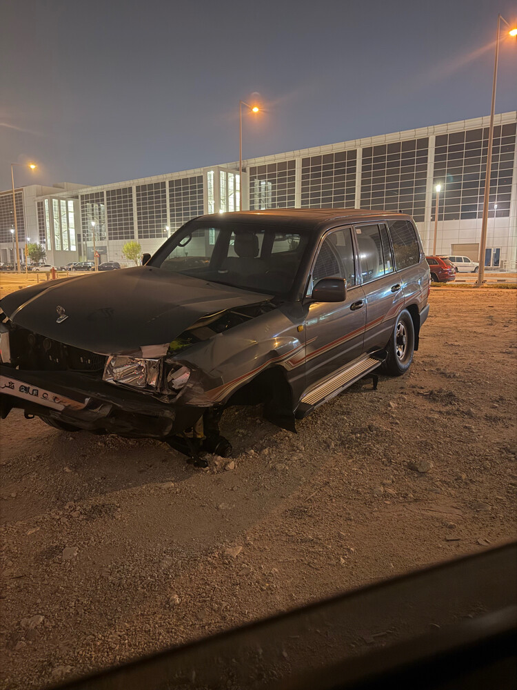 LC 100 - Accident Damaged - 2