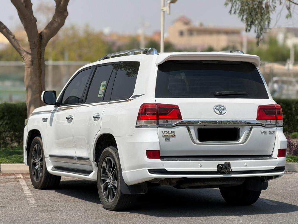 Toyota Land Cruiser VXR - 2