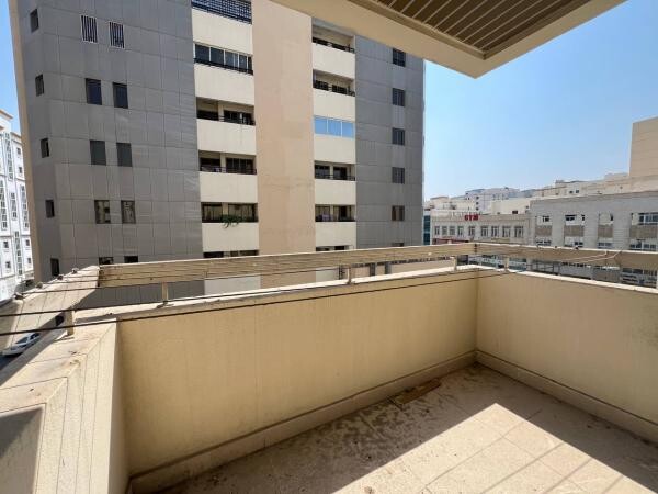 For rent in building in Bin Mahmoud - 7