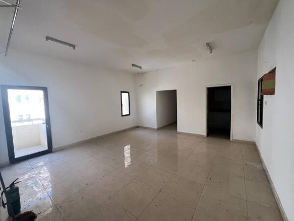 For rent in building in Bin Mahmoud - 12