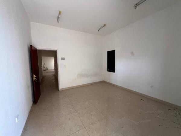 For rent in building in Bin Mahmoud - 4