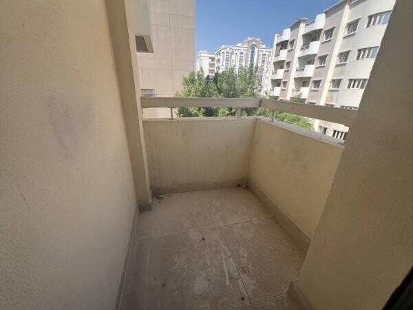 For rent in building in Bin Mahmoud - 13