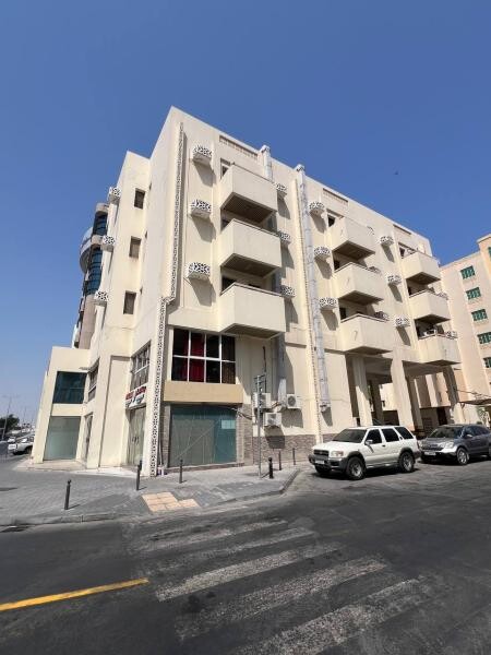 For rent in building in Bin Mahmoud - 5