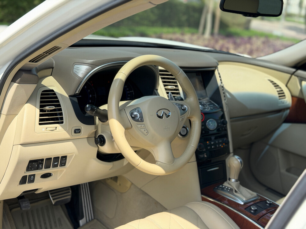 Infiniti QX 70 - 8