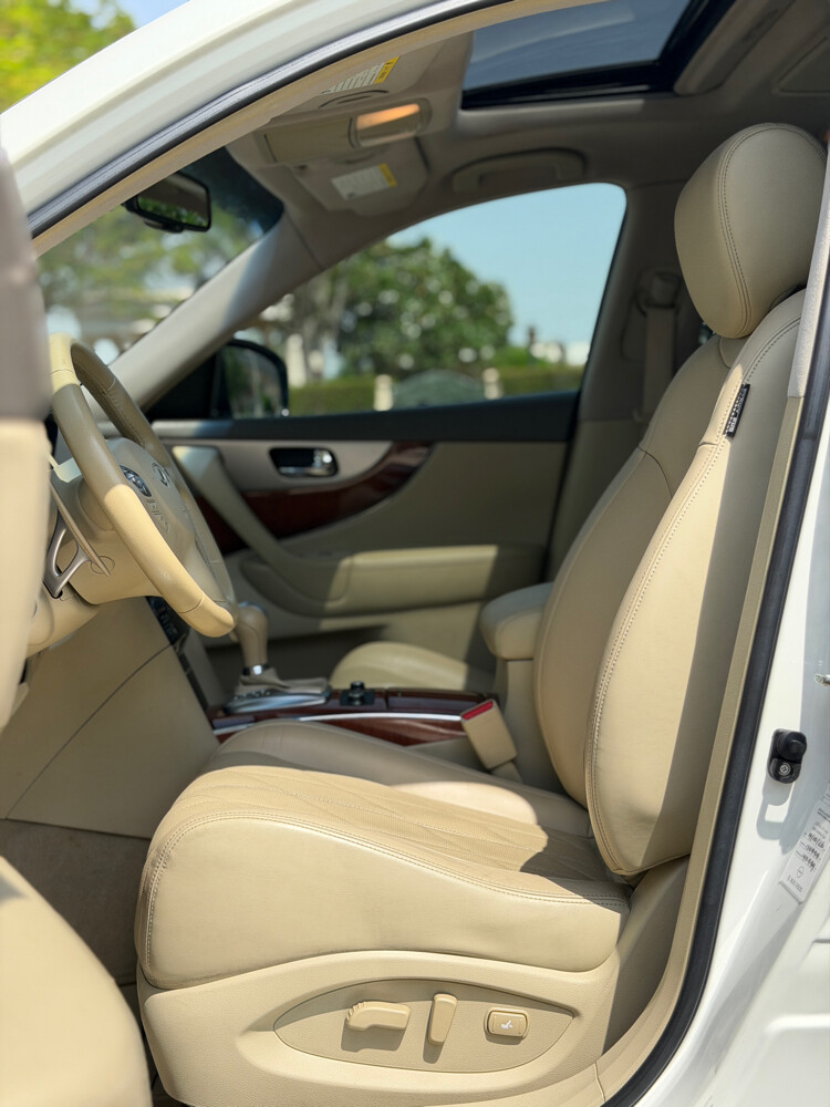 Infiniti QX 70 - 11