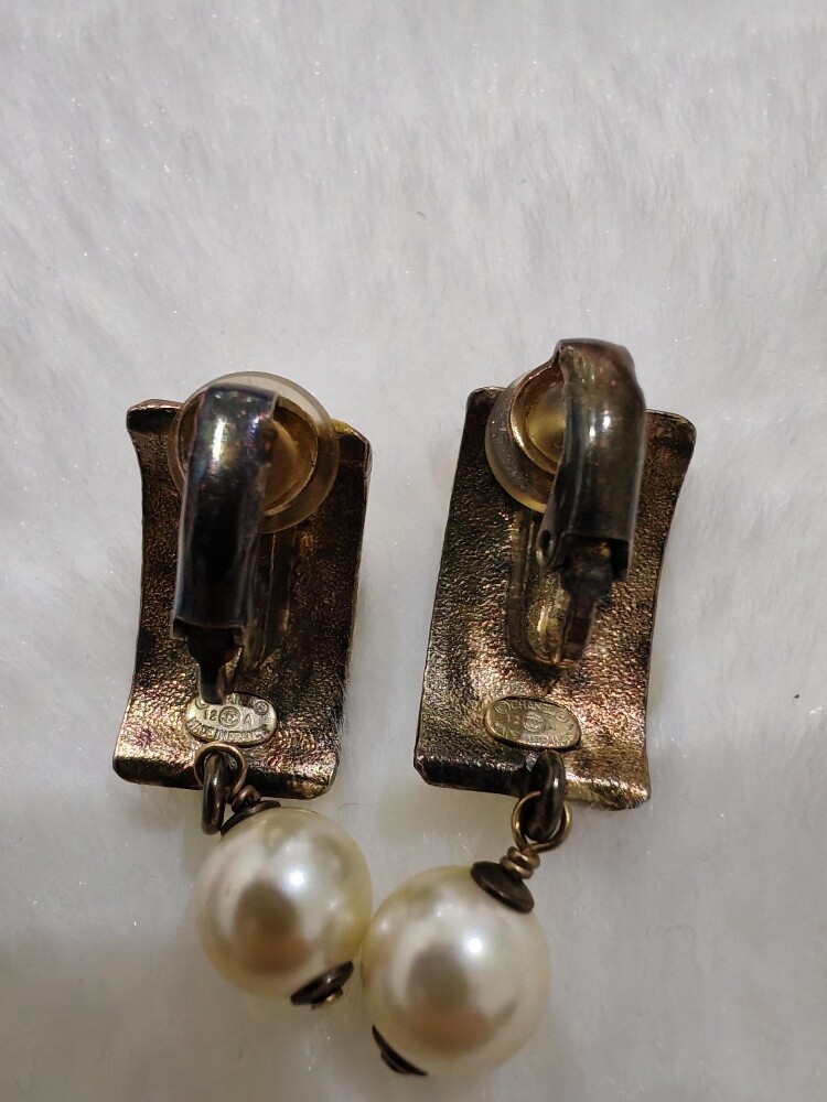 Chanel 12a cc pearl drop earrings-a - 1