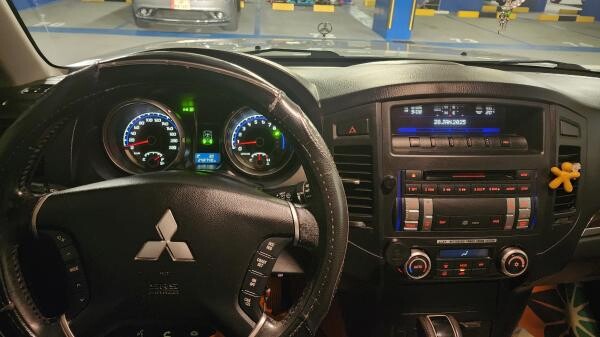 Pajero 2010- 3 doors v - 1