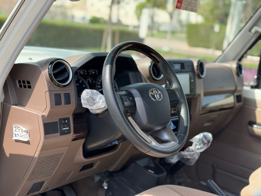 Toyota Land Cruiser LX - 7