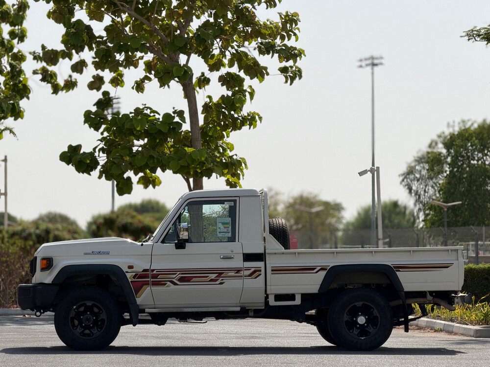 Toyota Land Cruiser LX - 8