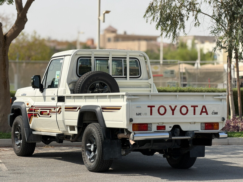 Toyota Land Cruiser LX - 5