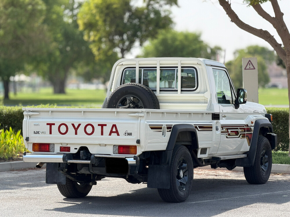Toyota Land Cruiser LX - 4