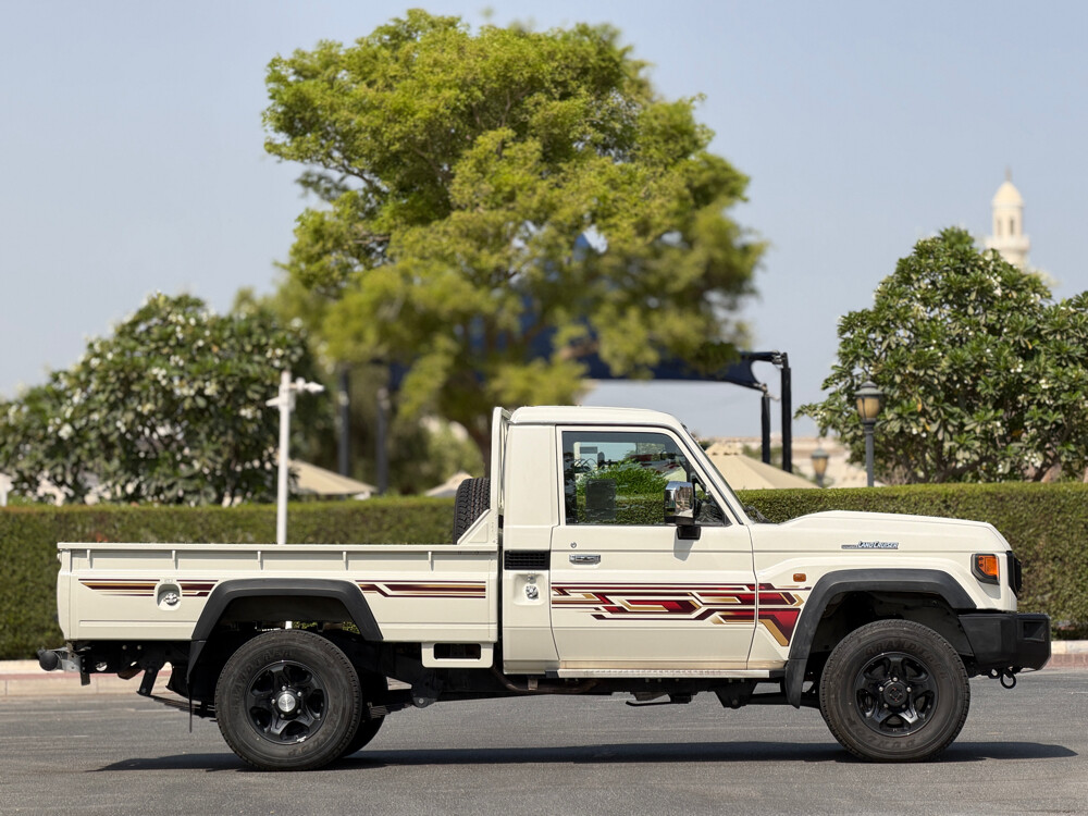 Toyota Land Cruiser LX - 10
