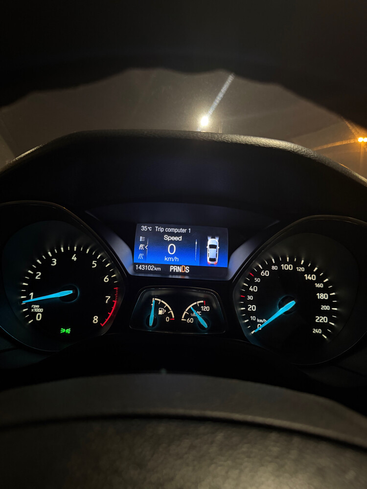 ford focus 2.0L - 6