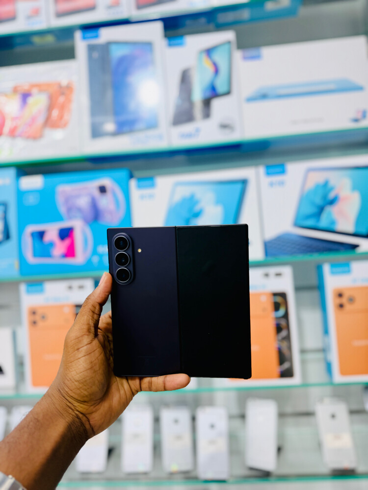 Samsung Galaxy Z Fold 8 Ultra  - 2