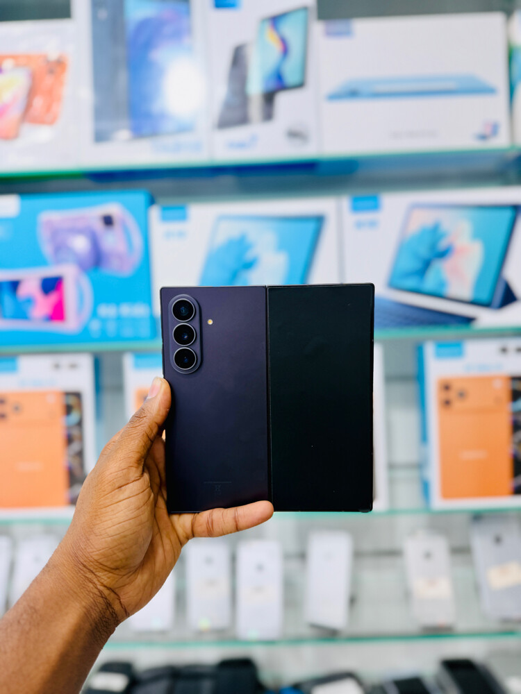 Samsung Galaxy Z Fold 8 Ultra  - 6