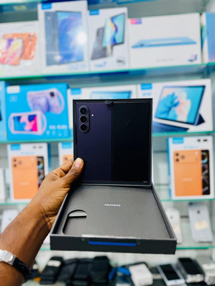Samsung Galaxy Z Fold 8 Ultra  - 5