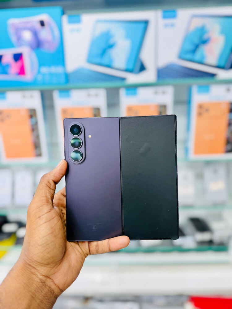 Samsung Galaxy Z Fold 8 Ultra  - 3