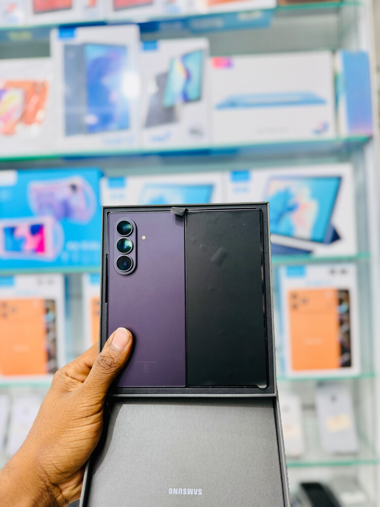 Samsung Galaxy Z Fold 8 Ultra  - 9