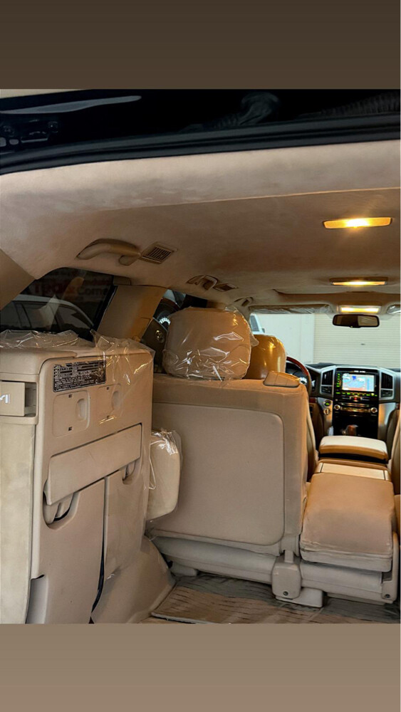 Land Cruiser - 7