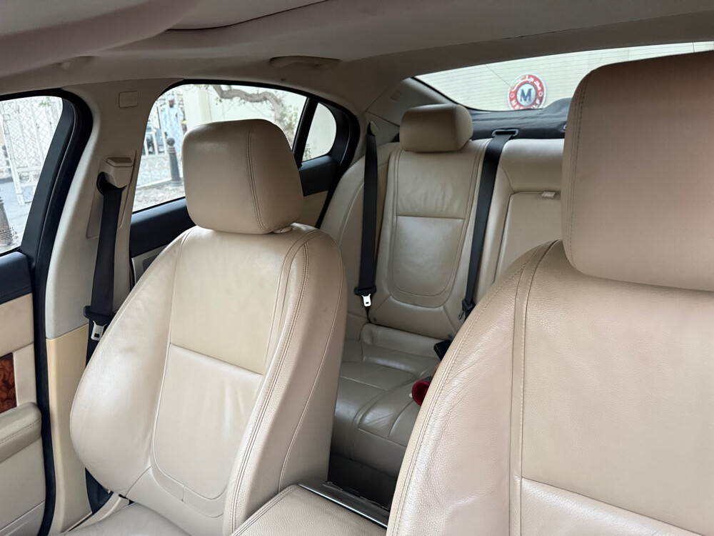 Jaguar XF sedan for sell - 8