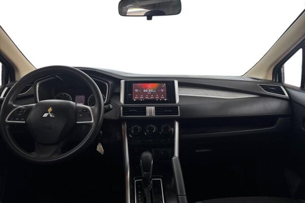 MITSUBISHI XPANDER MID OPTION - 10