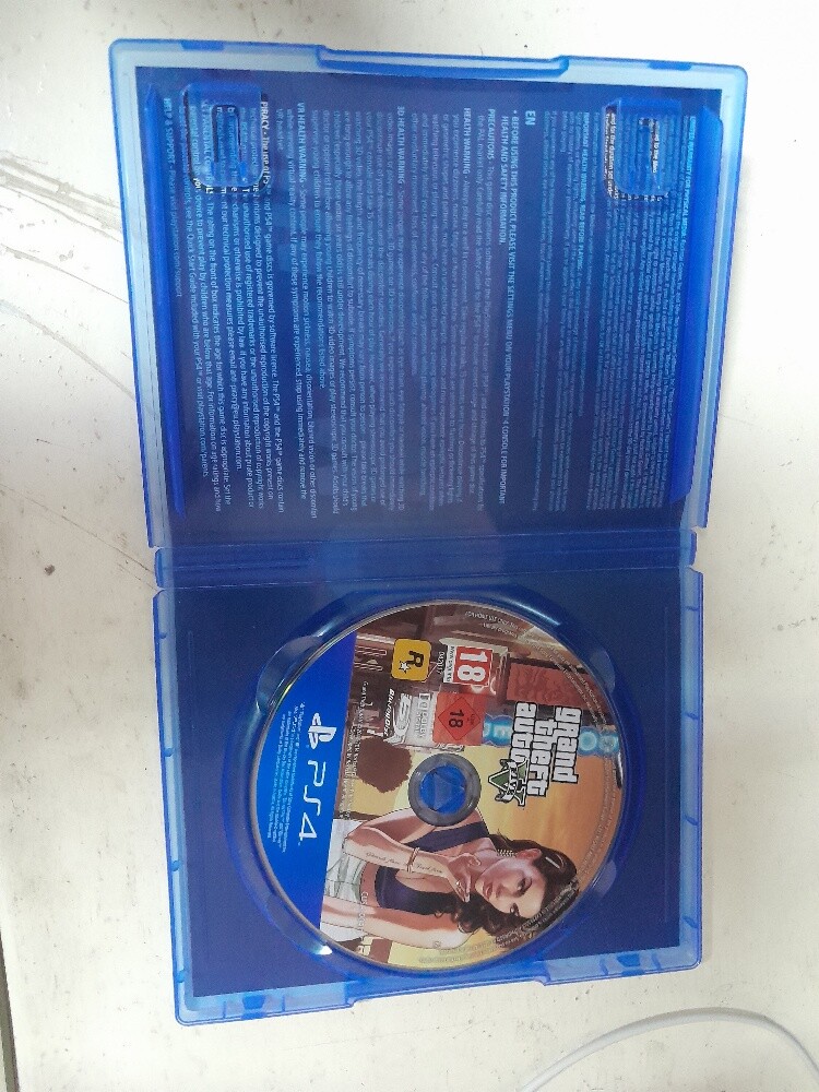Gta5 PlayStation game cd - 3