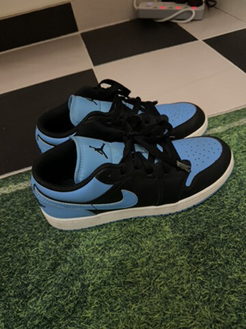 jordan 1 low blue black university  - 4