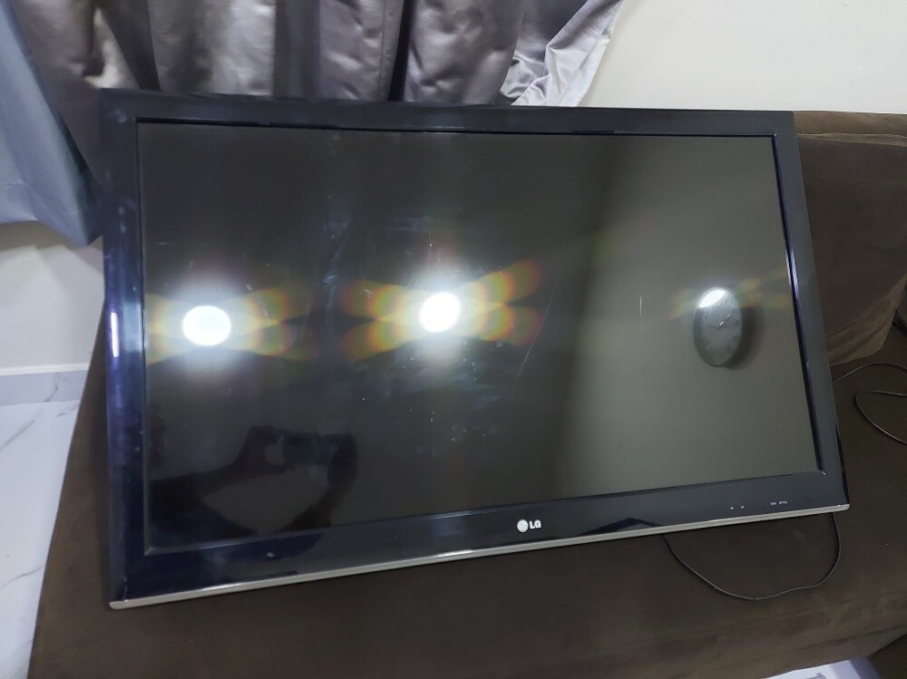 LG TV - 1