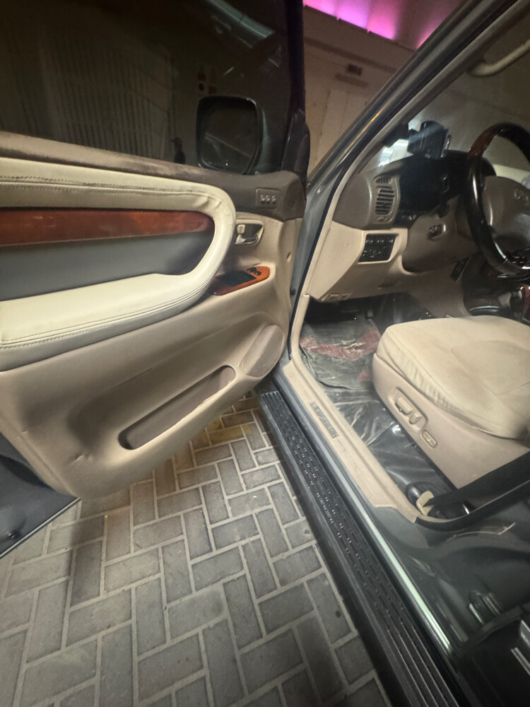 LX479 Land Cruiser - 13