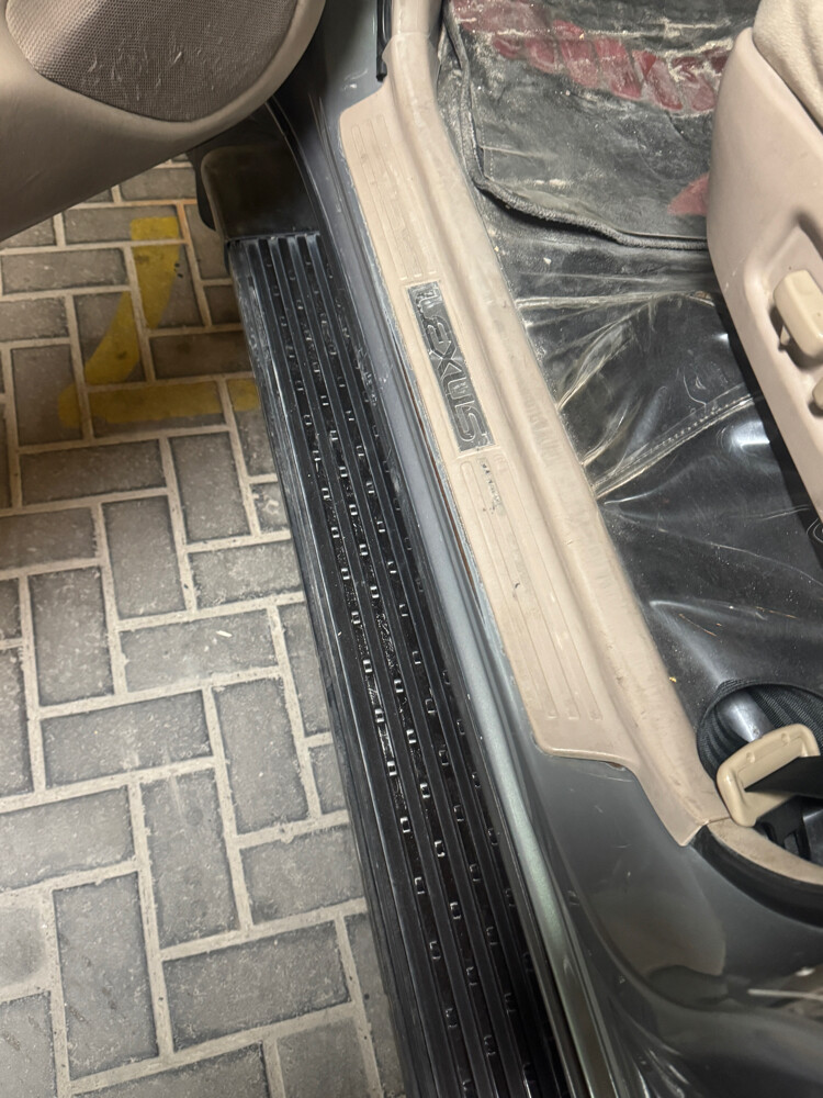 LX479 Land Cruiser - 10