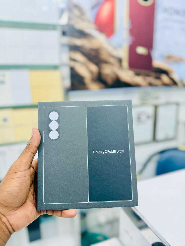 Samsung Galaxy Z Fold 8 Ultra  - 8
