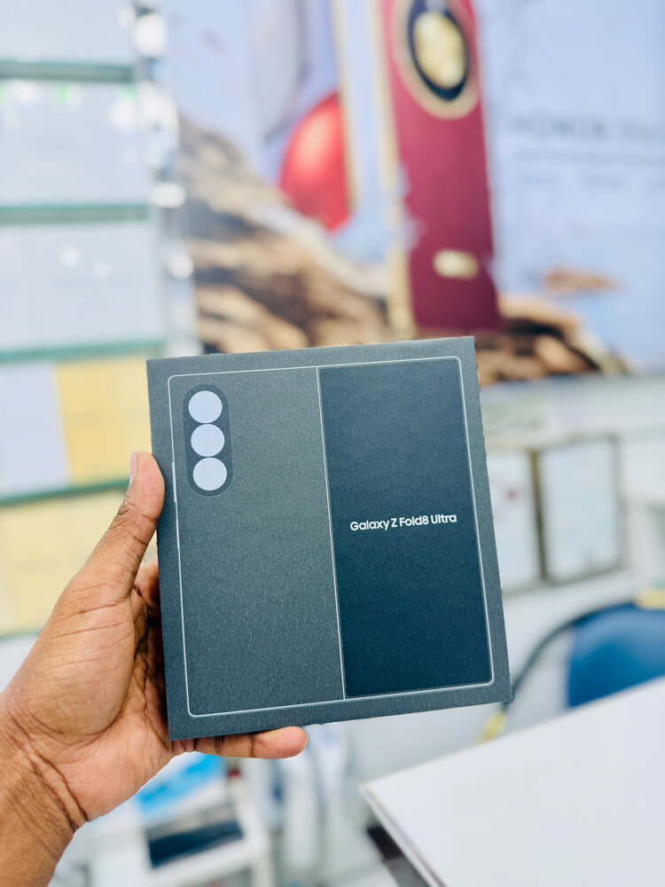 Samsung Galaxy Z Fold 8 Ultra  - 6