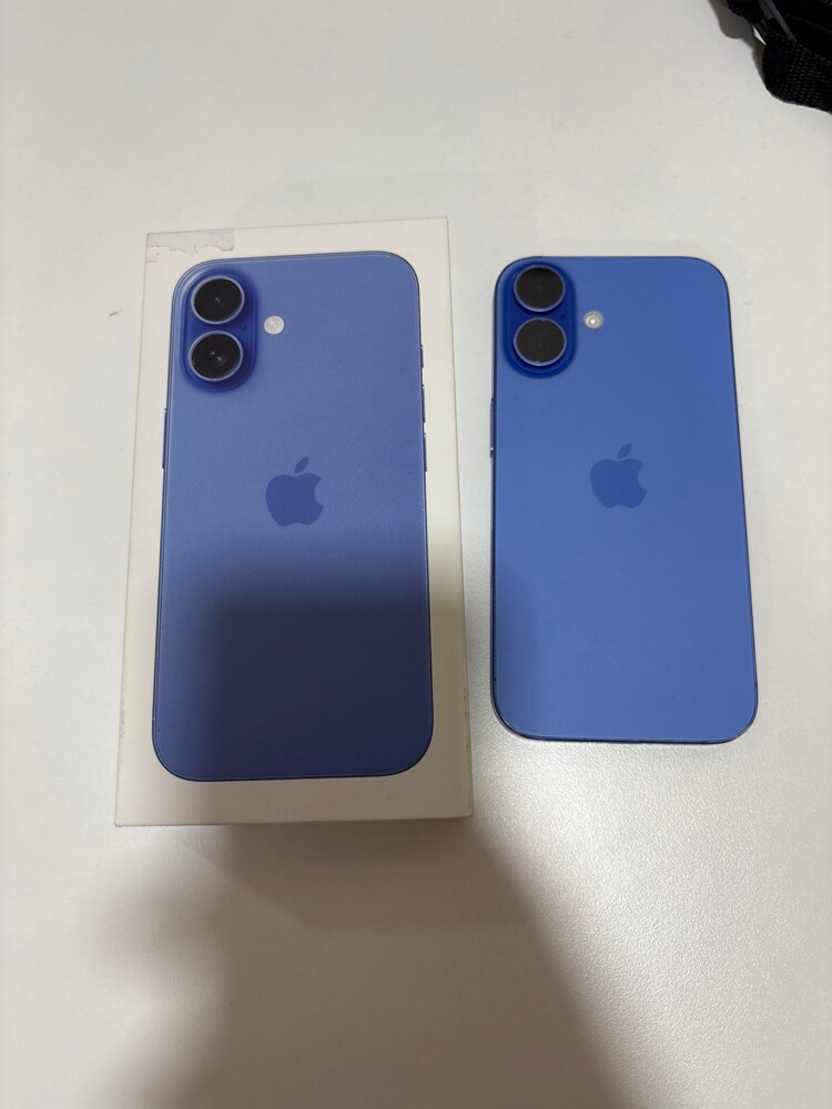 Iphone 16 and apple silicon case  - 2