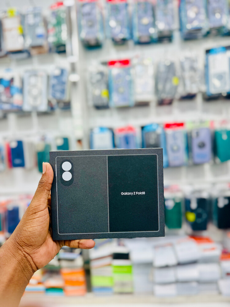 Samsung Galaxy Z Fold 8 - 8