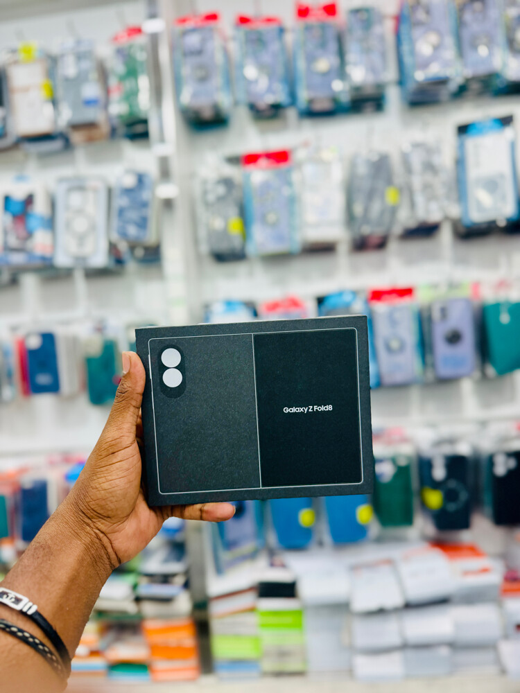 Samsung Galaxy Z Fold 8 - 5