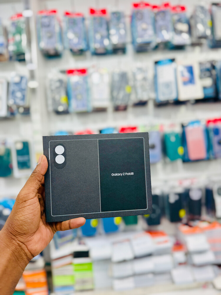 Samsung Galaxy Z Fold 8 - 1