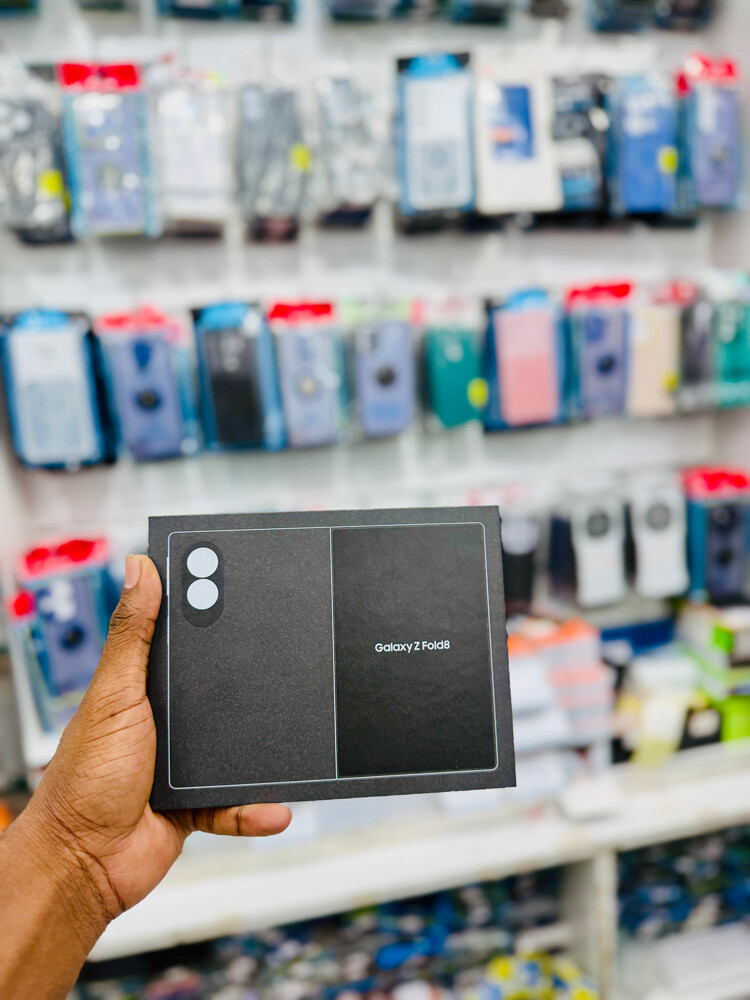 Samsung Galaxy Z Fold 8 - 4
