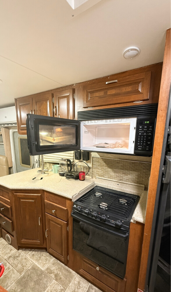 جورج تاون 2013 نظيف للبيع اوالبدل - 13