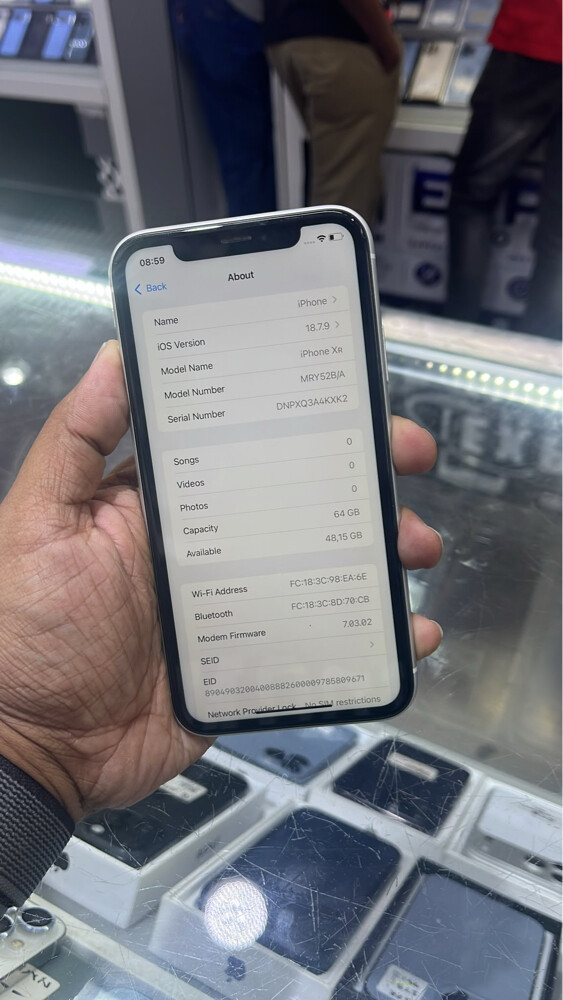iPhone XR - 4