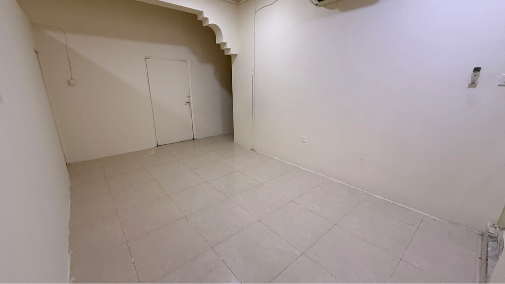 apartmant for rent in al khraytiyat - 2