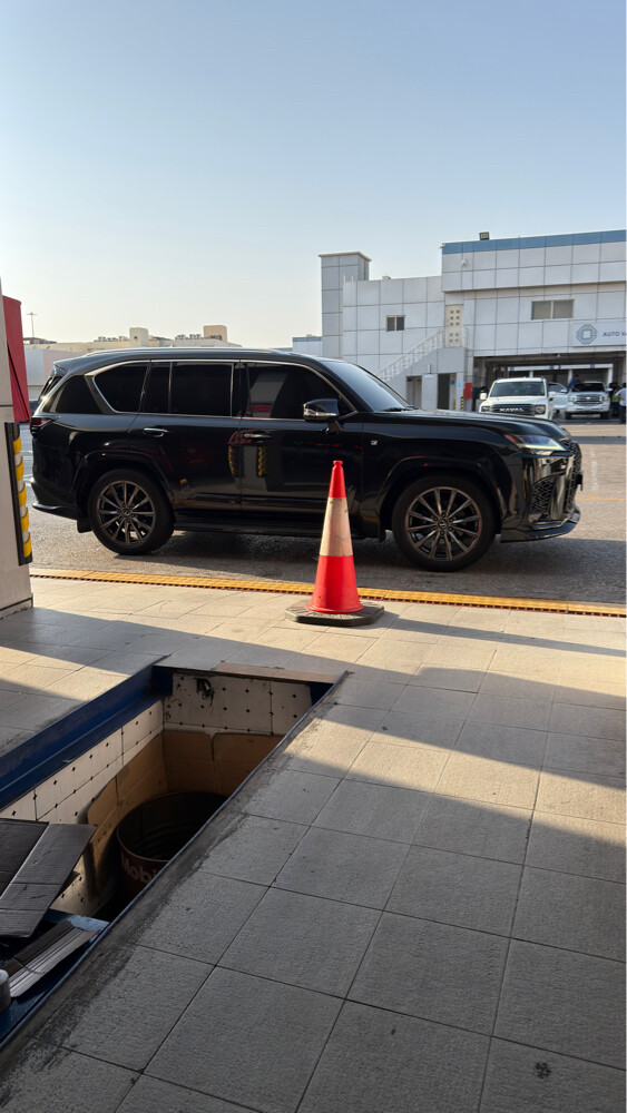 لكزس اف سبورت اسود - 1