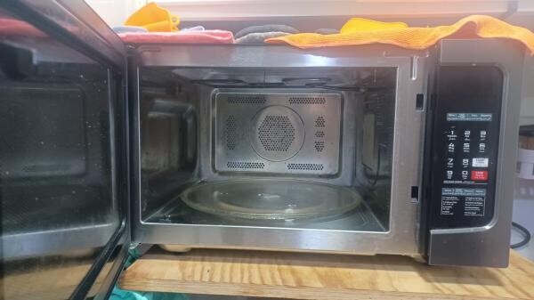Toshiba 42 liter microwave - 2
