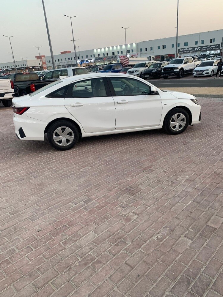 تويوتا يارس اتوماتيك سيدان - 11