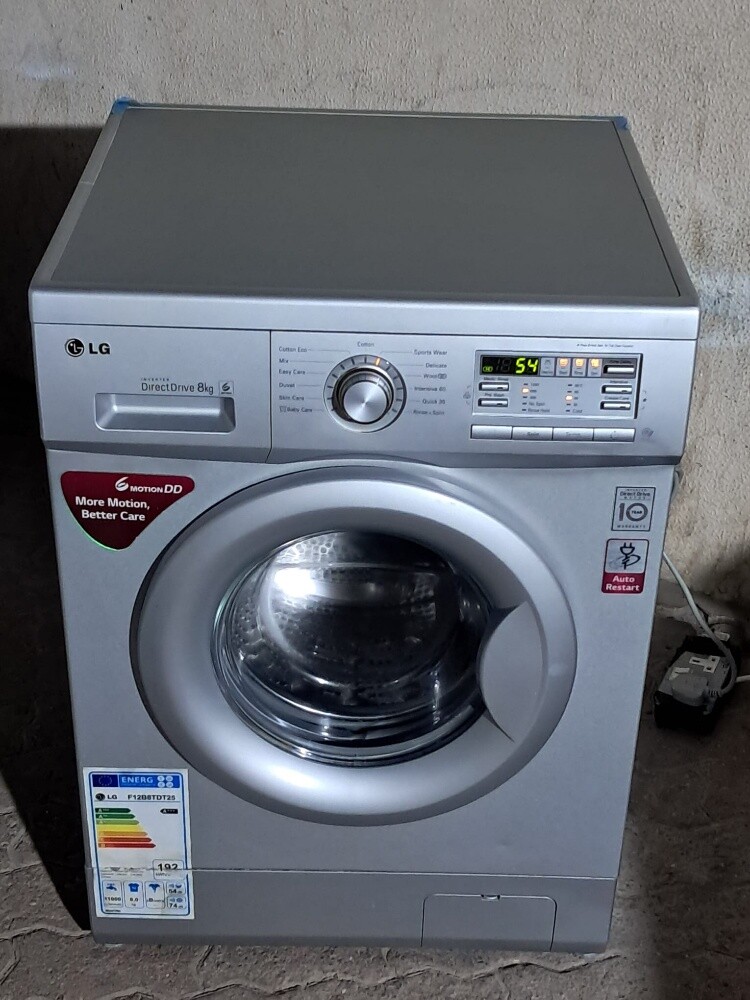 LG 8.KG WASHING MACHINE FOR SALE - 1